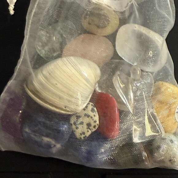 Mixed Polished Gemstones & Fossils Crafting Set In Sheer Drawstring Bag - Picture 11 of 12